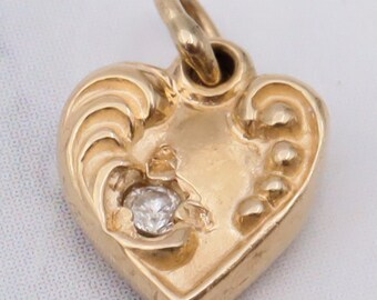 Vintage tiny 14k gold diamond pendant - ww