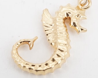 vintage 18k gold winged seahorse charm