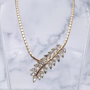 Retro gold plated rhinestone leaves lariat style necklace