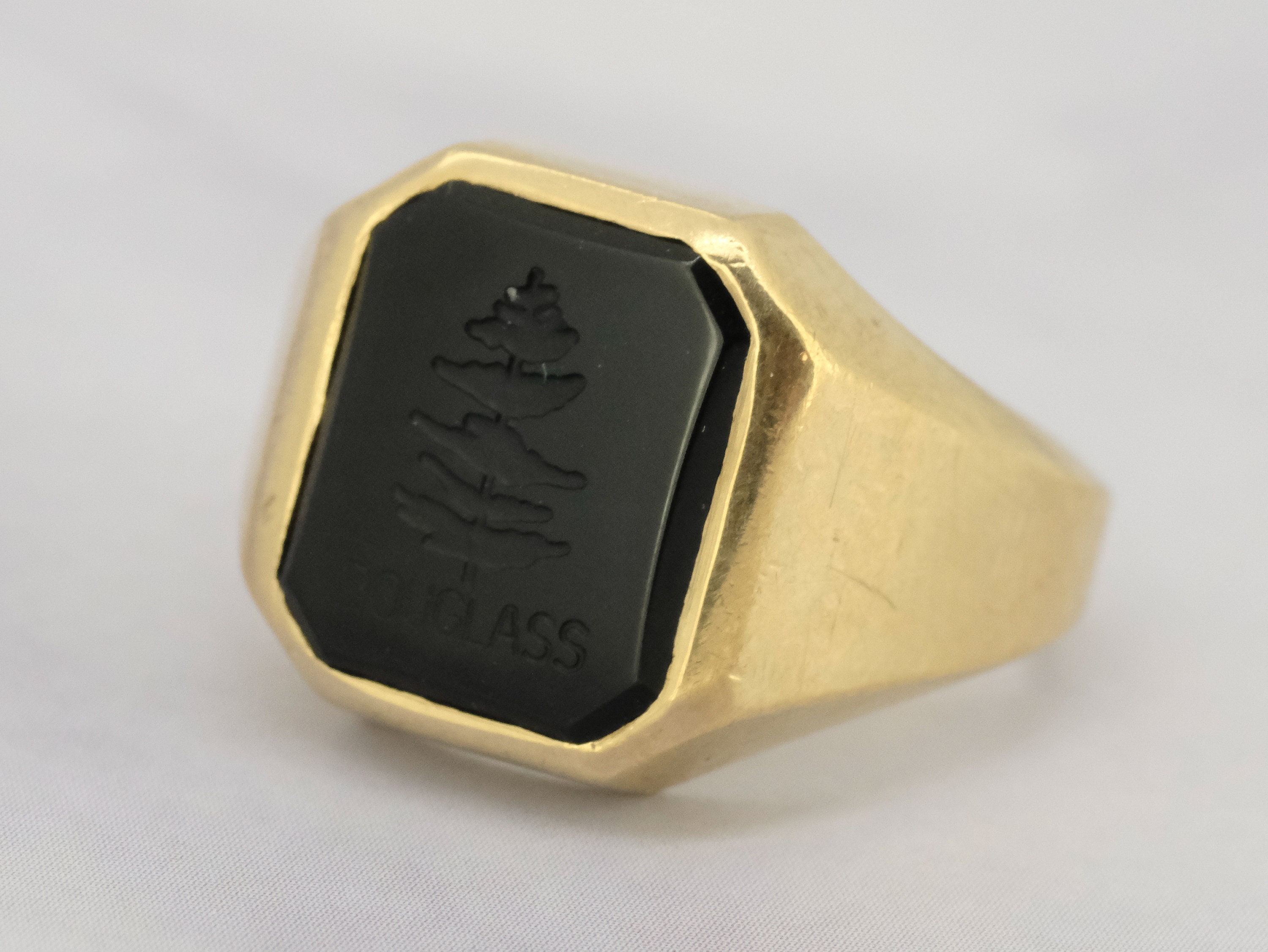 1982 Douglass College Rutgers 10k Gold Carved Onyx Signet Class
