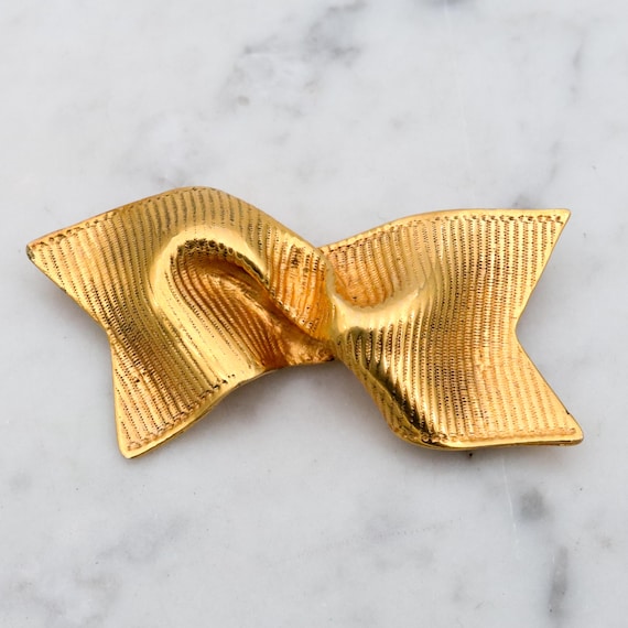 Retro Mignon Faget gold plated twisted ribbon bro… - image 1