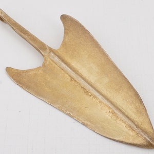 vintage gilt sterling silver ancient artifact replica arrow drop pendant