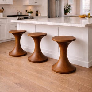 Taburete de madera de tilo torneada a mano: 15" de altura