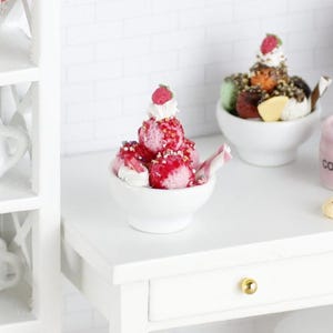 Dollhouse Miniature Strawberry Ice cream Sundae 1:12 scale