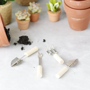 Set di 4 attrezzi da giardinaggio in miniatura per casa delle bambole