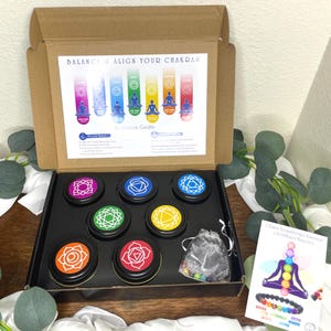 Luxury Chakra Scented Candle Gift Set| 7 Chakras Layered Candle | Chakra Candle with Healing Crystals | Yoga Candles for Positive Energy