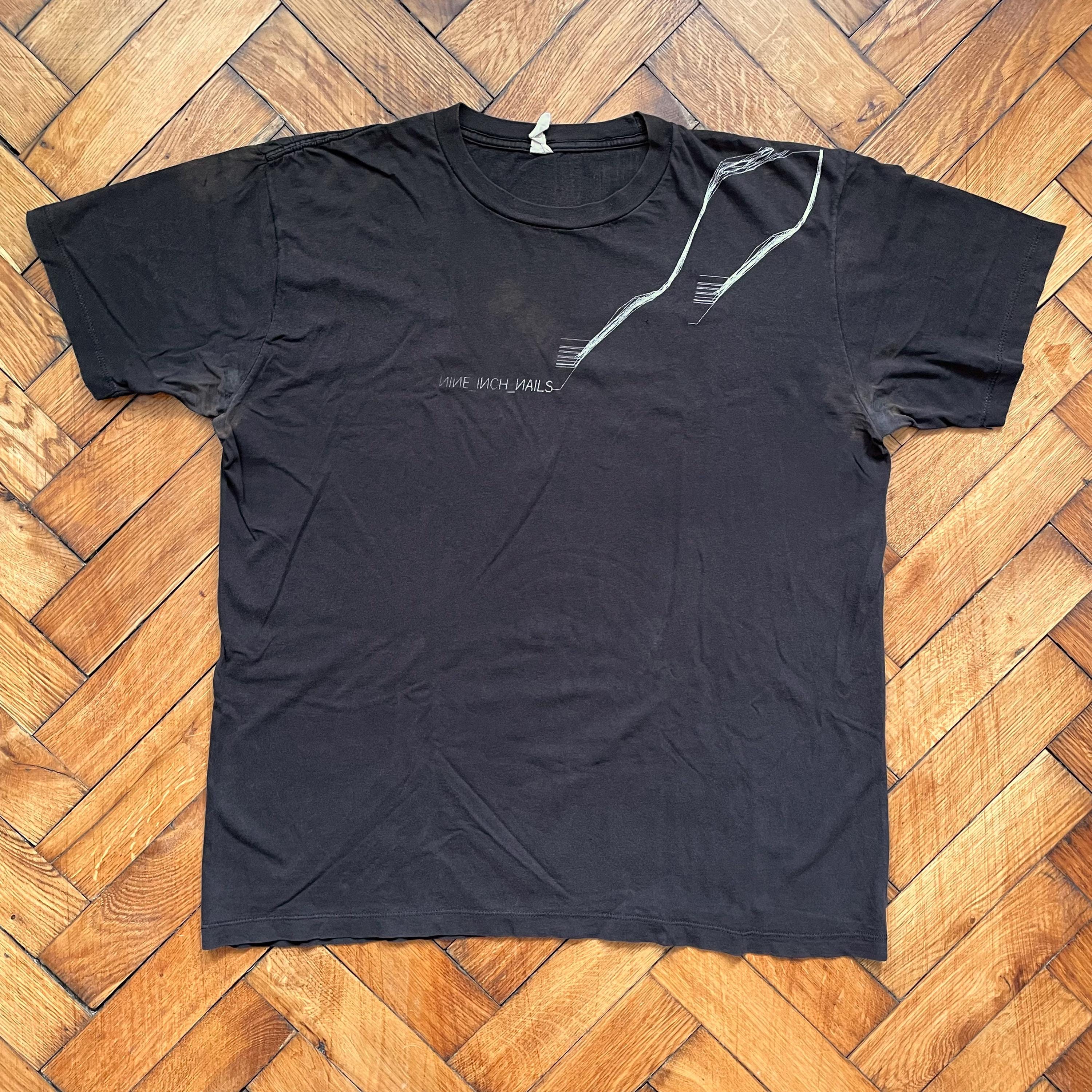 ミュージシャン Nine inch nails 2005 vintage tee il_fullxfull.6335599474_k0he.jpg