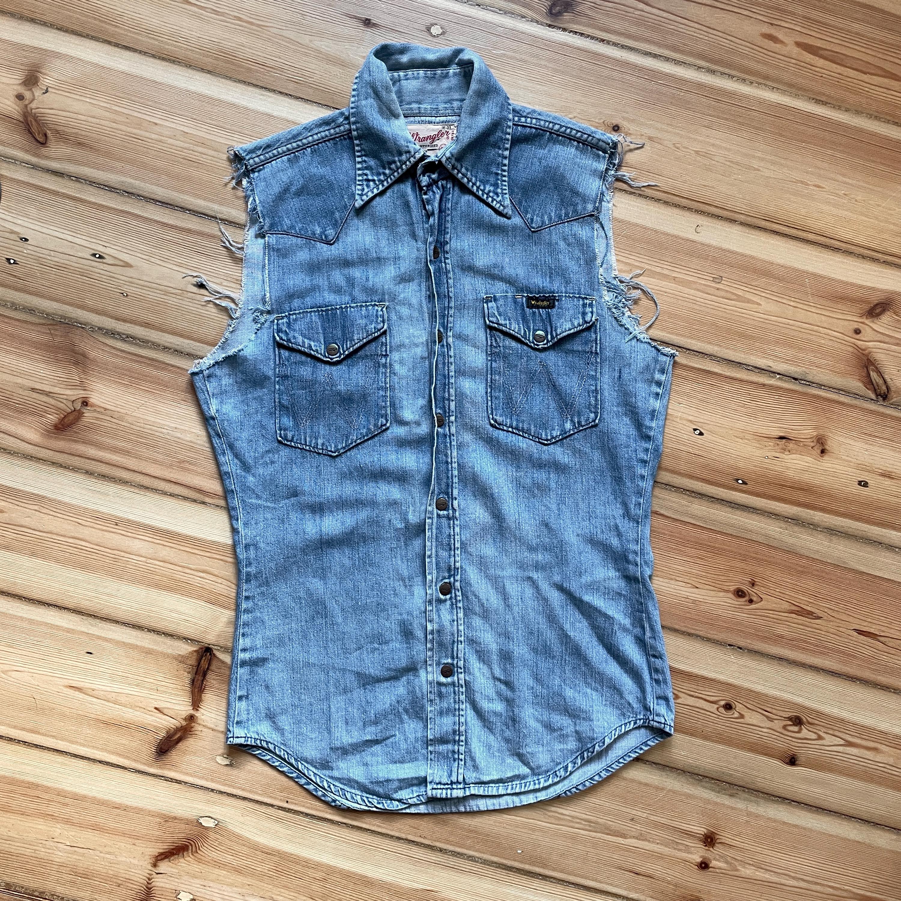 Vintage 70s/80s Wrangler Denim Vest Size S Cut-Off Frayed Sleeves Western Biker Sanforized Light Wash