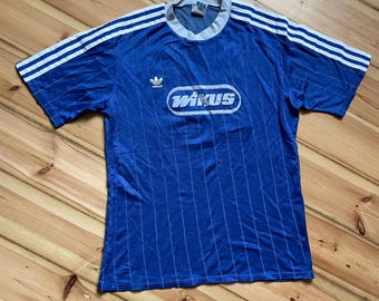 Camiseta vintage ADIDAS de fútbol, talla M/L, azul, estilo años 80, fabricada en Alemania Occidental.