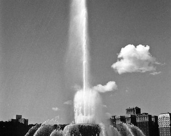 Matted Buckingham Fountain, Chicago: Black and White Photo