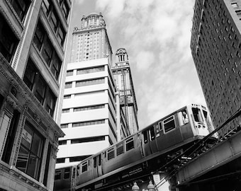 Chicago 'L' Train at Lake and Wabash