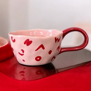 Caneca de cerâmica irregular de 300 ml com letras vermelhas, xícara de café, xícara de chá, presente de aniversário