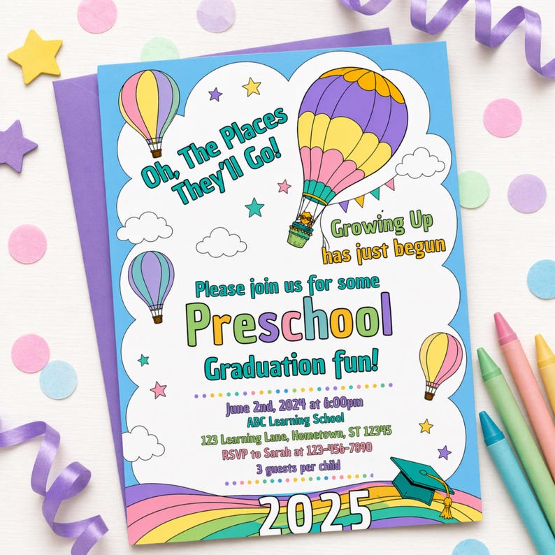 Puede incluir: Una colorida invitaci&oacute;n de graduaci&oacute;n preescolar con globos aerost&aacute;ticos, estrellas y un arco&iacute;ris. La invitaci&oacute;n incluye el texto "Oh, The Places They'll Go!" y "Growing Up has just begun". La fecha es el 2 de junio de 2024.