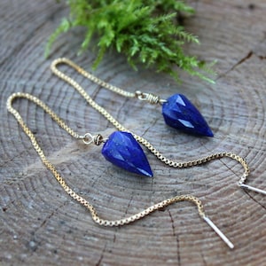Lapis Lazuli Pendeldroppe Guldtrådörhängen - fasetterade djupblå ädelstenar, 14k guldfyllda örhängen - trådörhängen