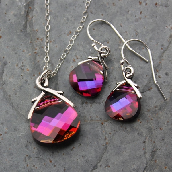 Ensemble collier et boucles d'oreilles en argent sterling briolette Volcano, cristaux Swarovski rose fuchsia brillant de couleur changeante - livraison gratuite aux États-Unis