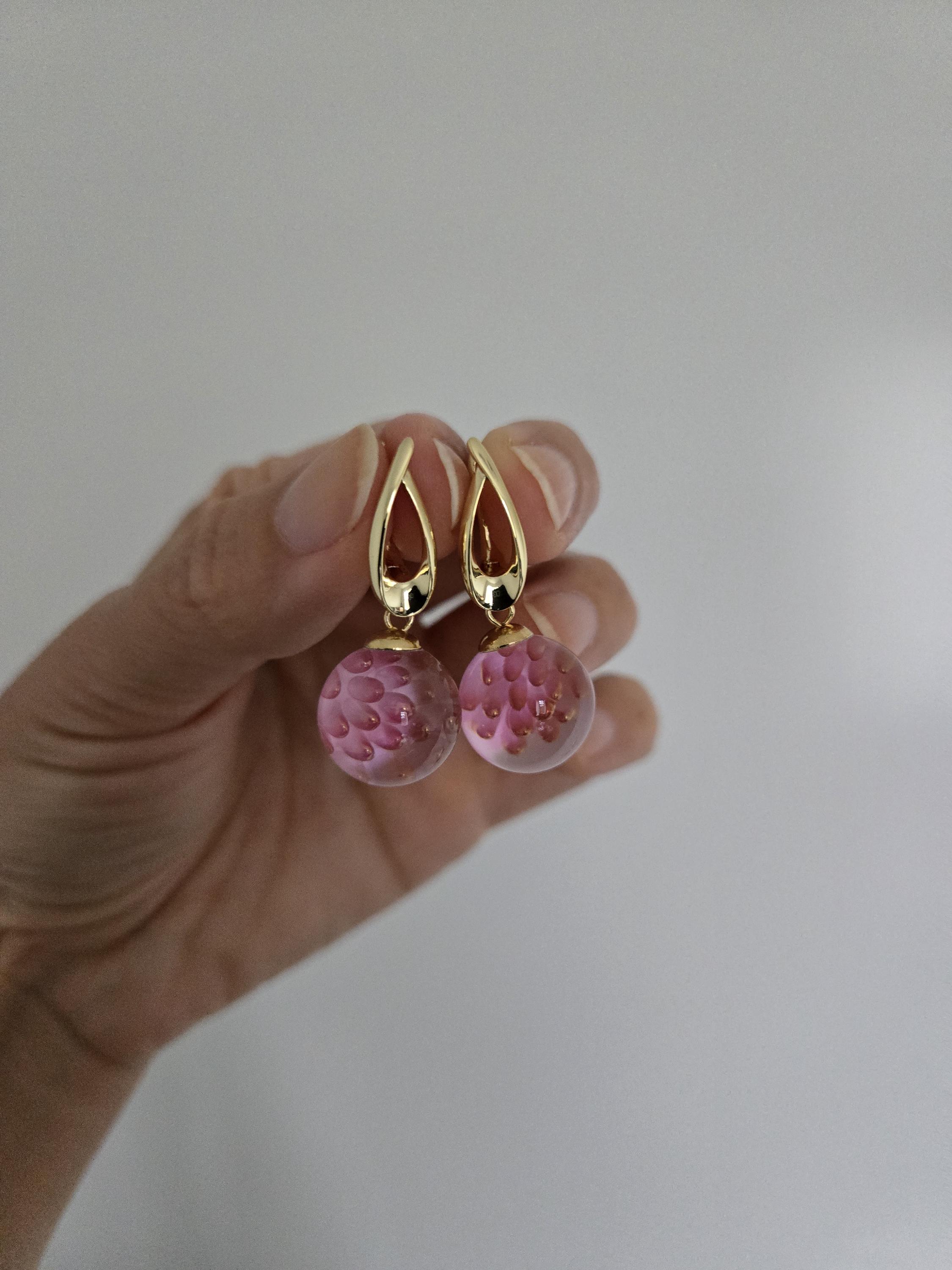 Dew - Orecchini a perno a forma di cuore in argento Sterling con perle