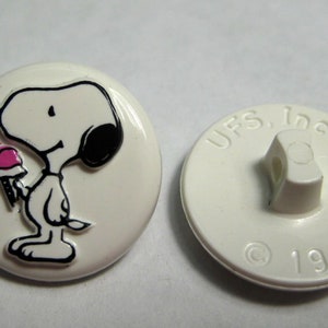 Vintage Snoopy Eating Ice Cream Sewing Button, Plastic Peanuts Collectible