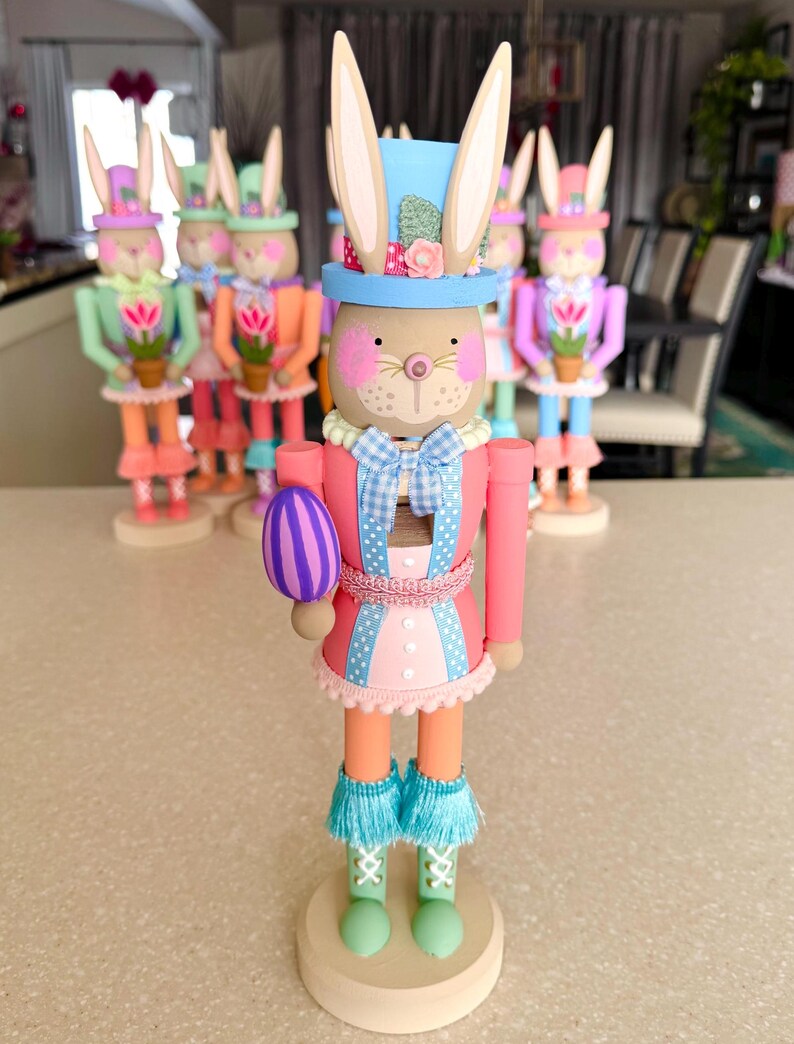 Easter Bunny Nutcracker Decor Decorative Resin Rabbit Statues For Easter Bunny Garden Decorations Spring Home Decor