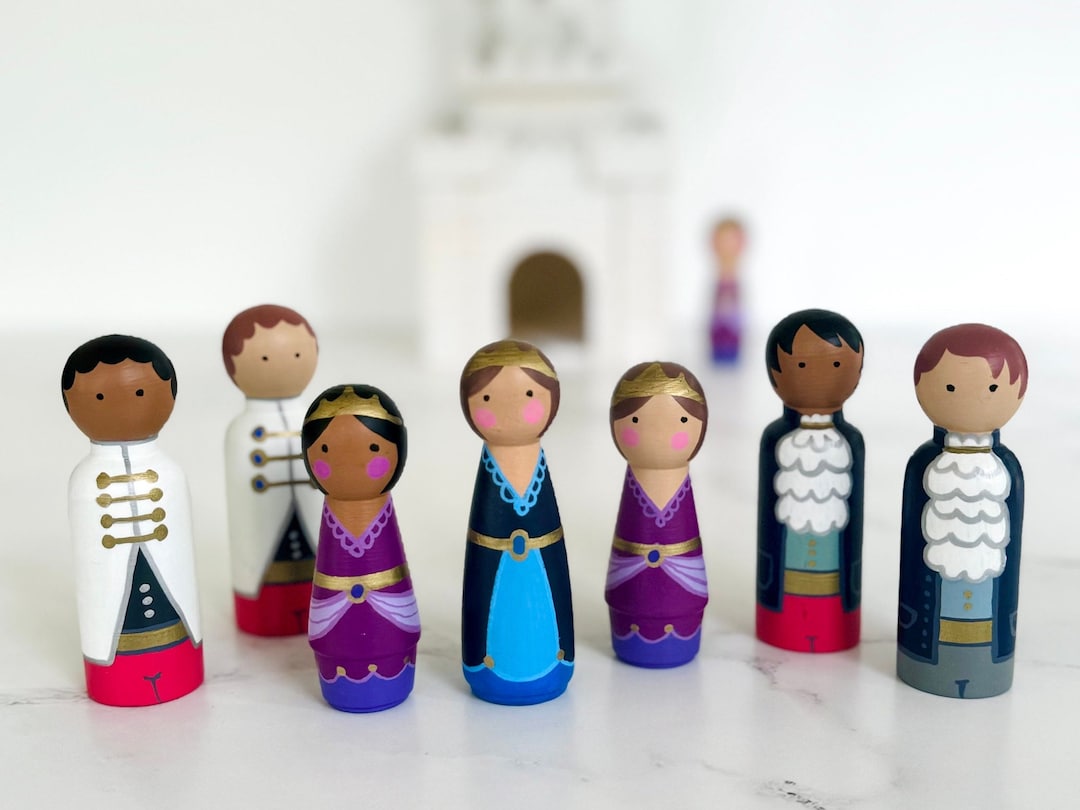 Royal Family Peg Doll Set: Hand-painted Wooden Toy - Etsy