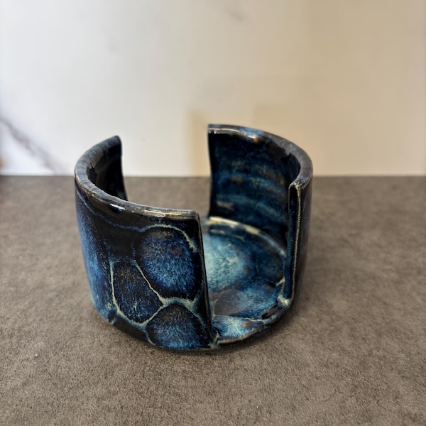 Ceramic handmade sponge holder with “frozen pond” glaze