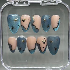 Uñas inspiradas en ratones con ojos de gato / Uñas de parque temático / Uñas postizas / Uñas con cabeza de ratón / Kit de preparación incluido / Uñas cromadas doradas / Uñas de estrella