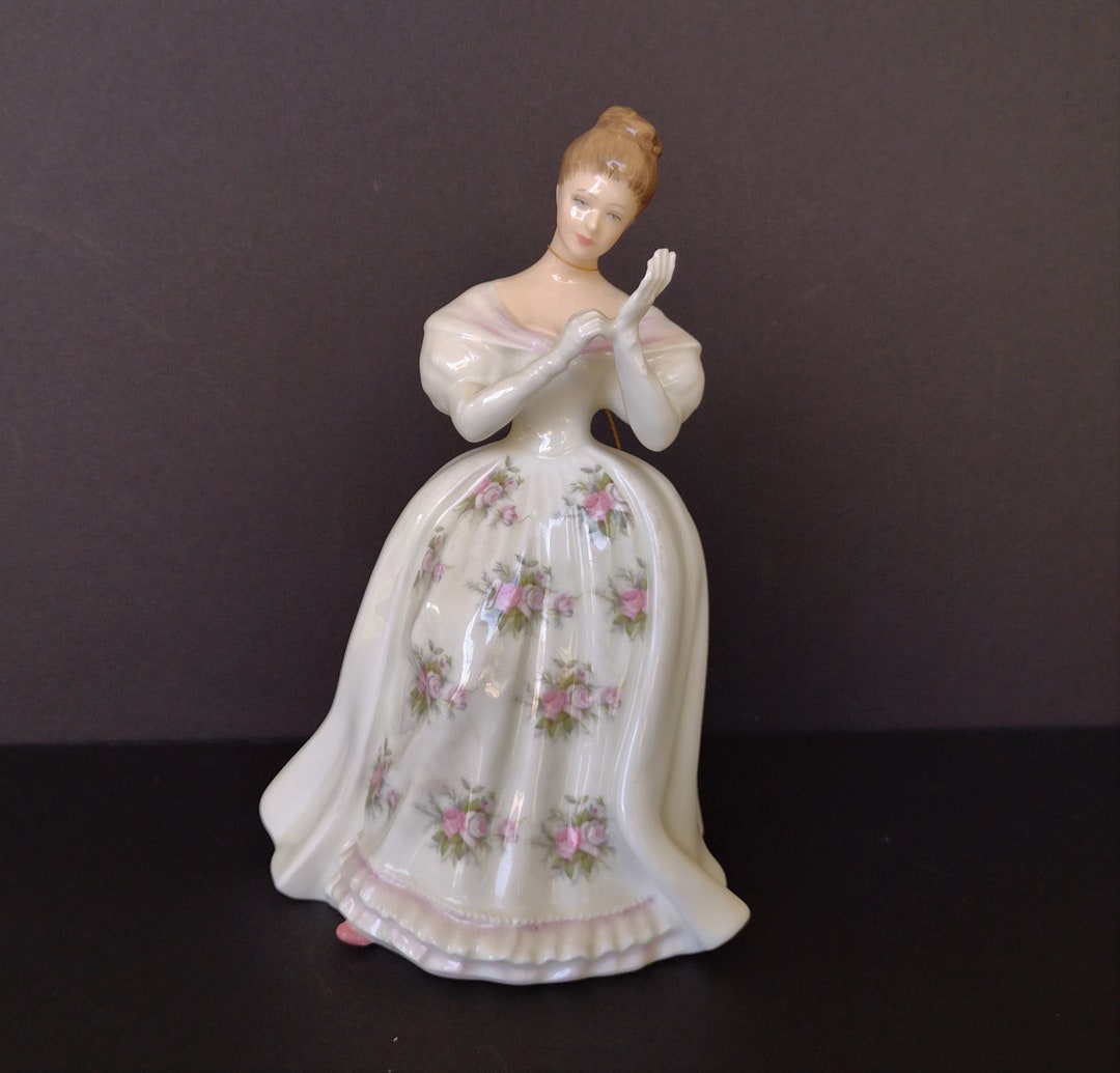 ロイヤルドルトンの人形 ボーンチャイナ製 ヒラリーまたは、スイート