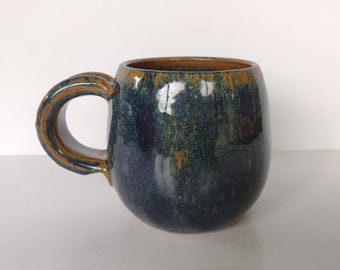 Taza de cerámica de gres azul terroso
