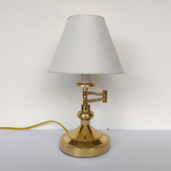 Lampe de bureau ou de table à bras articulé en laiton massif