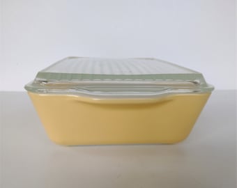 Sunny Yellow Pyrex Glass Refrigerator Dish - 1 1/2 Qt with Lid