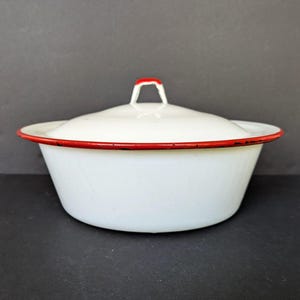9 1/2&quot; Red and White Enamel Pan with Lid - Basin Planter Casserole Pot etc.