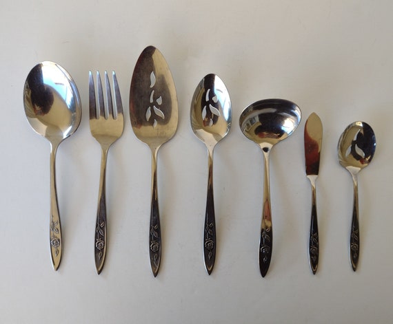 thumbnail interactive-video image 1 of Oneida Islet Stainless Steel Glossy Flatware – Your Choice Of Piece (64-Piece Set Available) – Used, Normal Wear 1 of 2