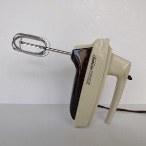 Sunbeam Mixmaster Vintage Electric Hand Mixer - Ivory - 5 Speeds