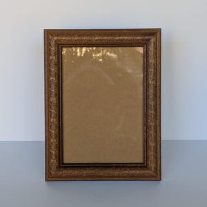 Solid Wood Oak Leaf Embossed Picture Photo Frame - for a 5" x 7" picture size