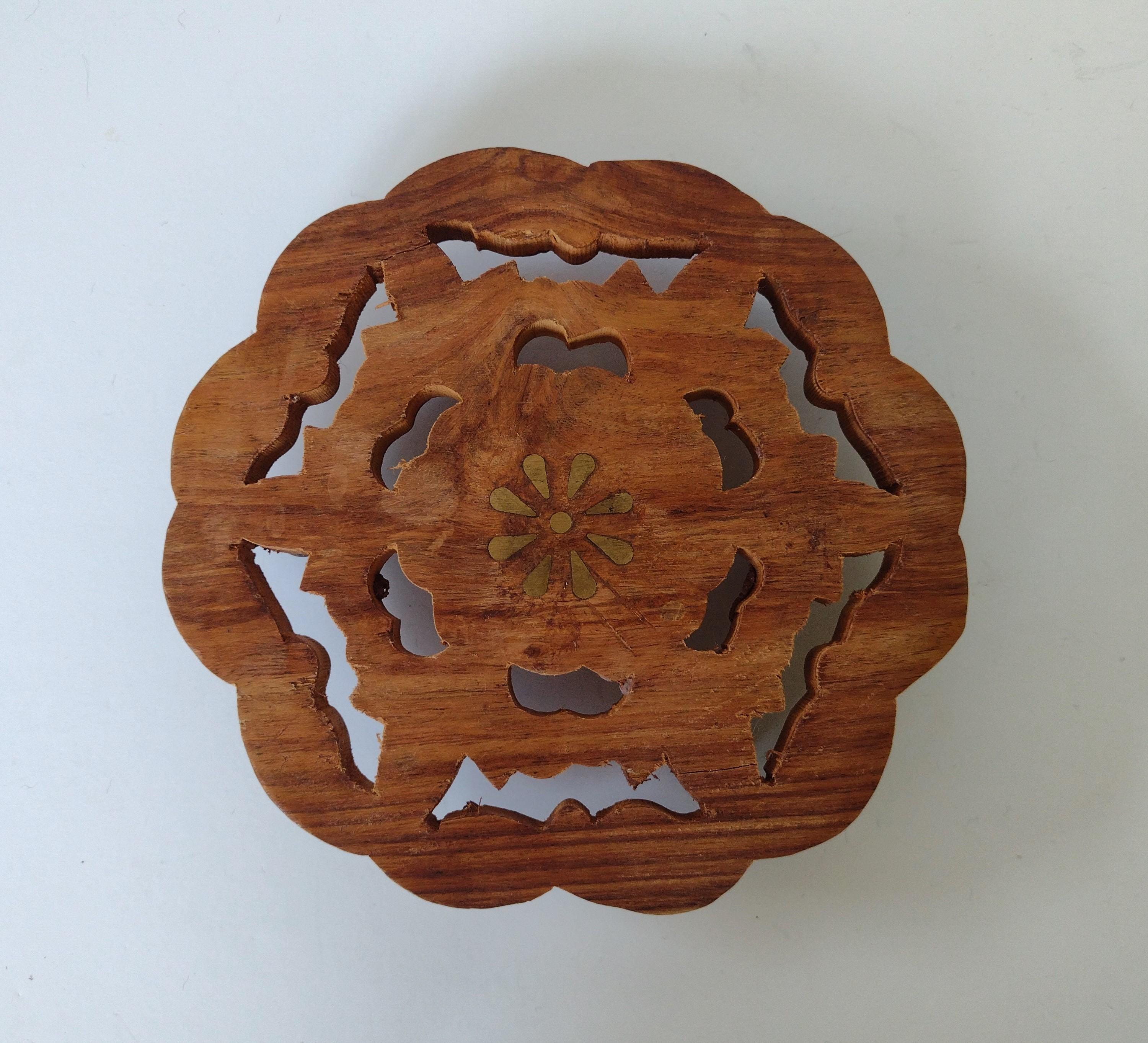 手彫りの鍋敷き - Etsy 日本