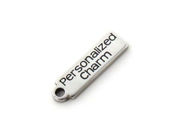 Colgante rectangular de acero inoxidable de 18 mm x 5 mm - Grabado personalizado en negro - Agujero de 1,7 mm - Parte frontal y posterior - Personalizado - Color plata