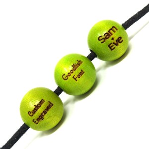 10mm & 12mm Hochwertige runde LIME GREEN Holzperlen - Individuell graviert - Namen, Symbole, Zahlen, Logos - Schriftart auswählen - Mengenrabatte