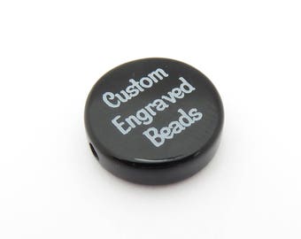 Cuenta redonda en relieve de ónix negro personalizada de 14 mm, con forma de círculo o moneda, grabada a medida, 4 mm de grosor, con nombre, palabras, símbolos, logotipos, fechas, etc.