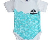 Bigger Boat baby bodysuit - turquoise in organic cotton
