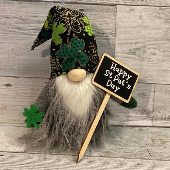 Irish Gnome shamrock hat gnome st patricks day tier tray decor Irish shamrock gnome leprechaun gnome green gnome Irish gift garden gnome
