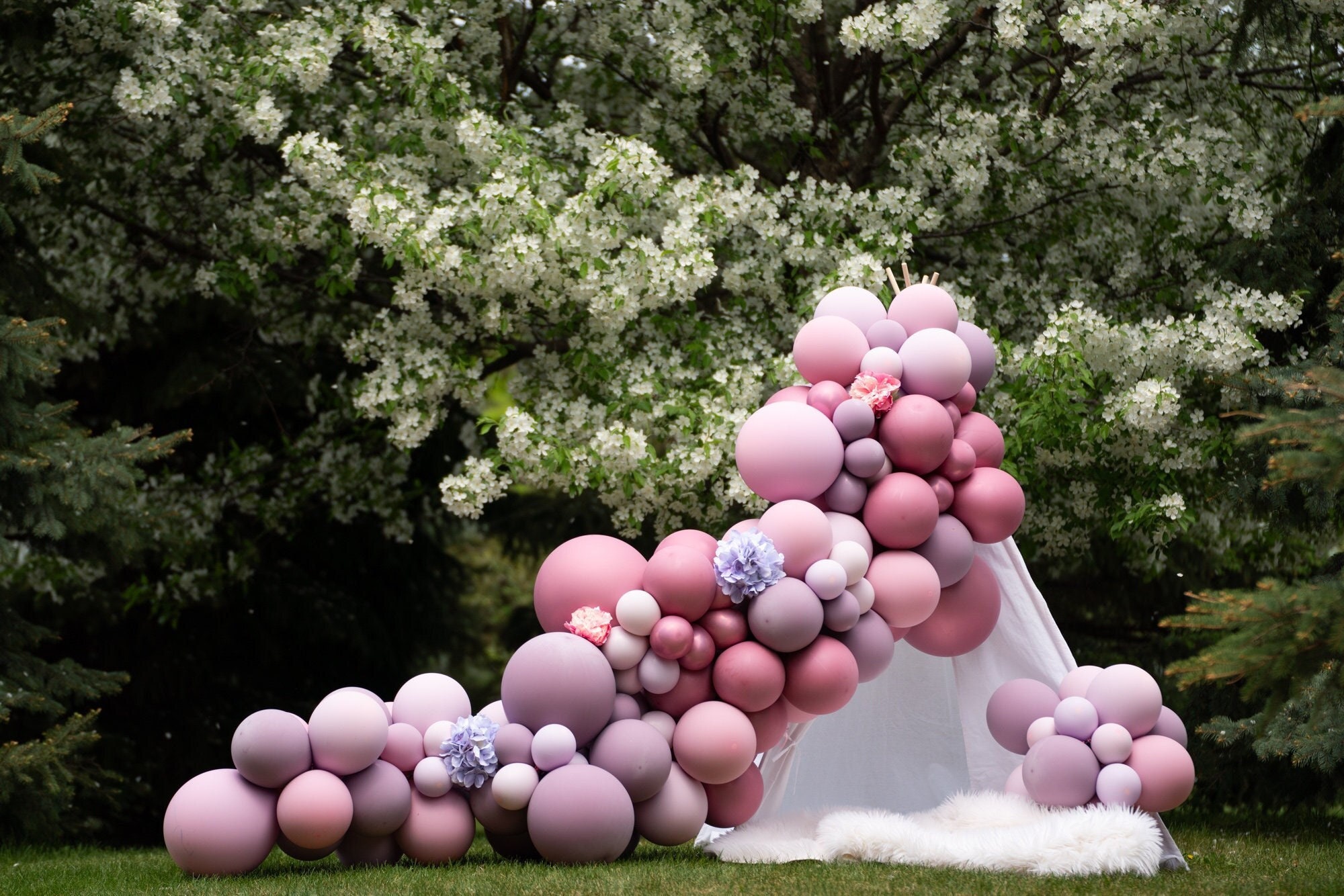 How to Make a Balloon Arch - Girl Loves Glam