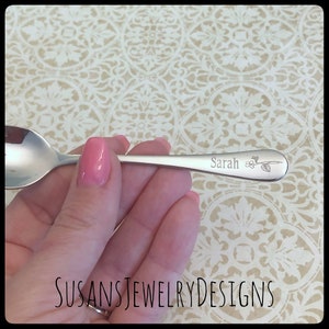 Engraved birth flower baby spoon, name baby shower gift, stainless steel, new mom, floral, personalized gift for mom, christening, unisex image 3