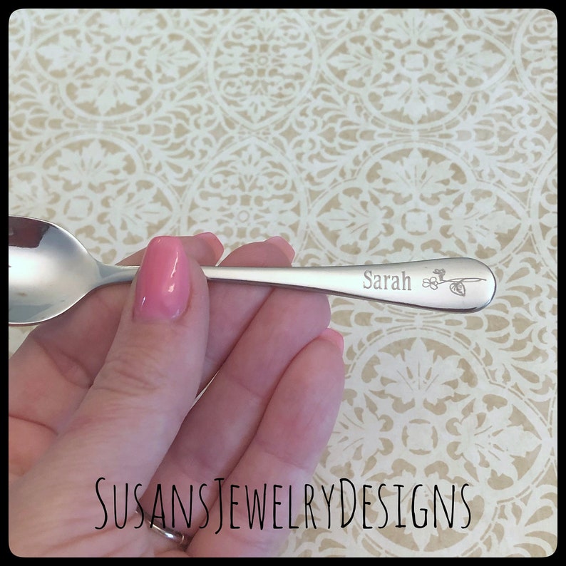 Engraved birth flower baby spoon, name baby shower gift, stainless steel, new mom, floral, personalized gift for mom, christening, unisex image 3