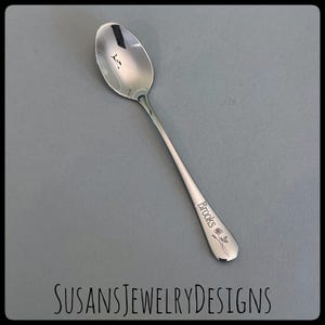 Engraved birth flower baby spoon, name baby shower gift, stainless steel, new mom, floral, personalized gift for mom, christening, unisex