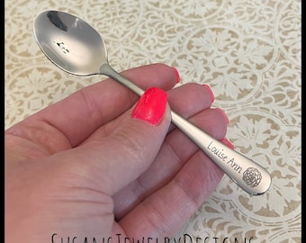 Engraved baby spoon with camellia flower, personalized baby shower gift, new mom, new baby, name and date, birth gift silver stainless steel