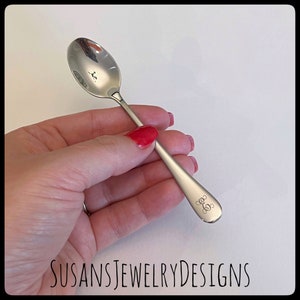 Engraved baby spoon, monogram baby shower gift, stainless steel, unisex, new mom gift, personalized, initial letter, monogrammed letters