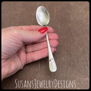 Laser engraved birth flower baby spoon, monogram baby shower gift, stainless steel, new mom, initial monogrammed, unisex, personalized gift
