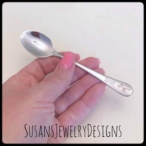 Engraved birth flower baby spoon, name baby shower gift, stainless steel, new mom, floral, personalized gift for mom, christening, unisex