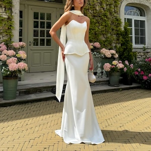 Conjunto de espartilho nupcial branco leitoso: saia longa de cetim e lenço - casamento moderno