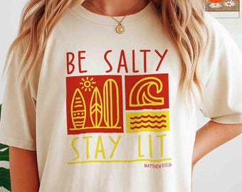 Koszulka chrześcijańska „Be Salty Stay Lit”, werset biblijny w stylu boho (do pobrania w wersji cyfrowej)