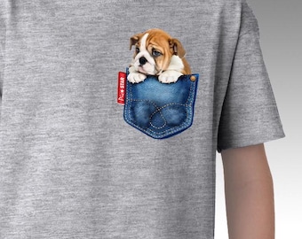 Haustier (Bulldog) in einer Jeanstasche T-Shirts. Bulldogge Kindert-shirt, Erwachsene T-Shirt, niedliche Hundet-shirts, Bulldogge T-Shirt, Hundeliebhaber T-Shirt, einzigartiges Design